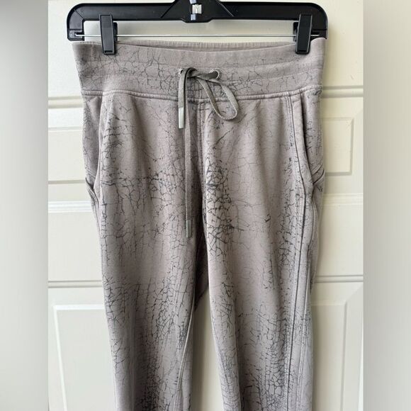 Lululemon Warm Down Jogger *7/8 Length
Thread Dye Rover Black Size 4 - Picture 6 of 12